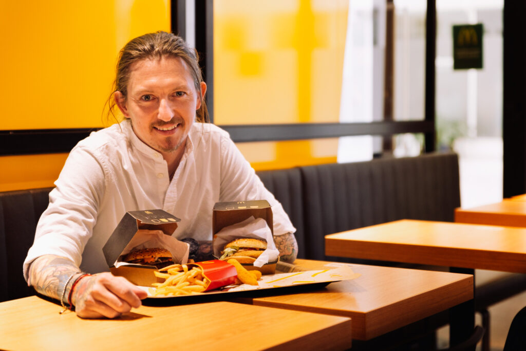 McDonald's prichádza aj v tomto roku s limitovanou edíciou Známy český šéfkuchár Přemek Forejt. Foto: McDonald's
